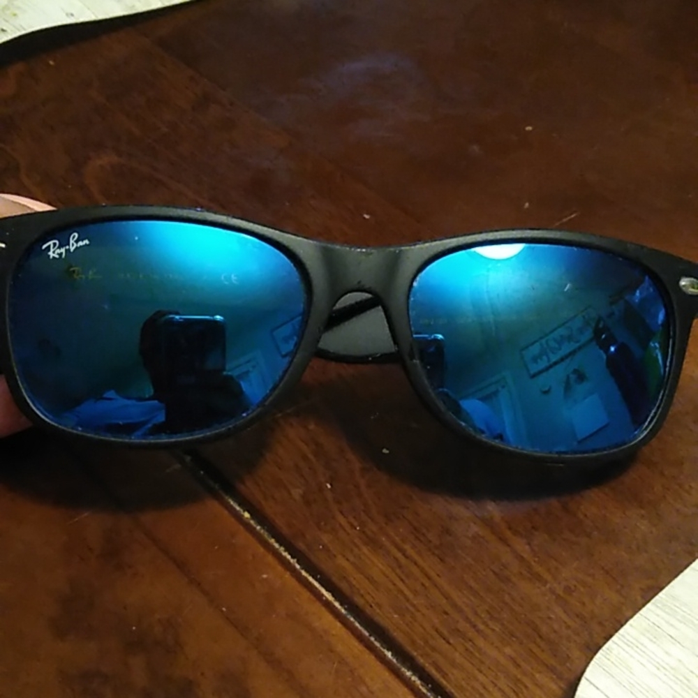 Black Ray Ban sunglasses